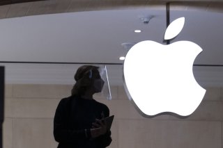 Les deux plaignants estiment que leurs livres font partie des contenus utilisés par Apple dans des bibliothèques clandestines pour son intelligence artificielle (archives). KEYSTONE/AP/MARK LENNIHAN